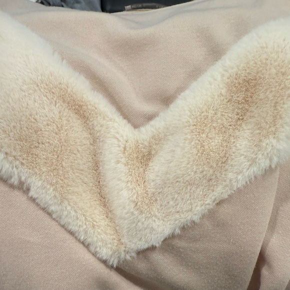 Zara Pinkish Cream Off White Oversized Sweatshirt Top Faux Fur Drop Shoulder - Picture 9 of 11